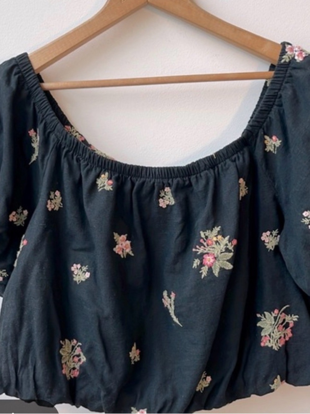 American Eagle Floral Embroidered Crop Top Size Small